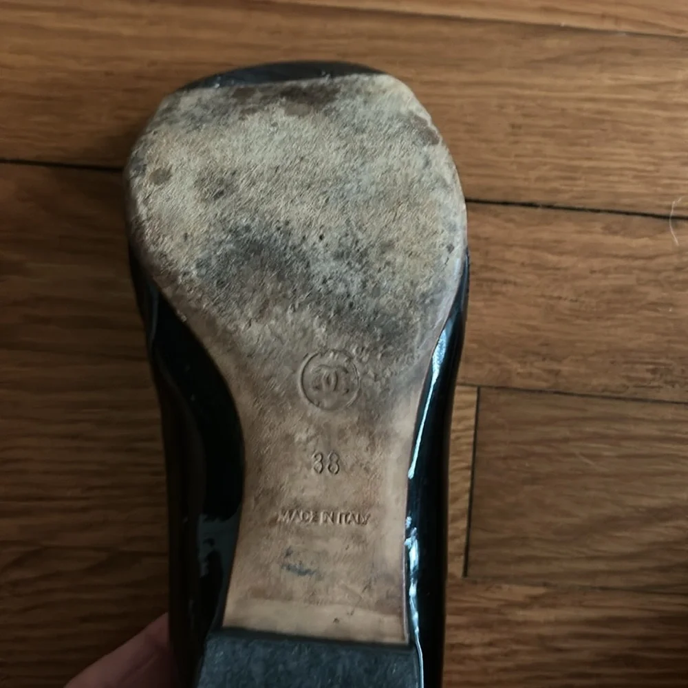 Vintage Authentic Chanel Black Patent Leather cap toe ballet Flats. - Picture 5 of 7